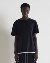 Cargar imagen en el visor de la galería, Model wearing basic t-shirt, tank top and convertible pants
